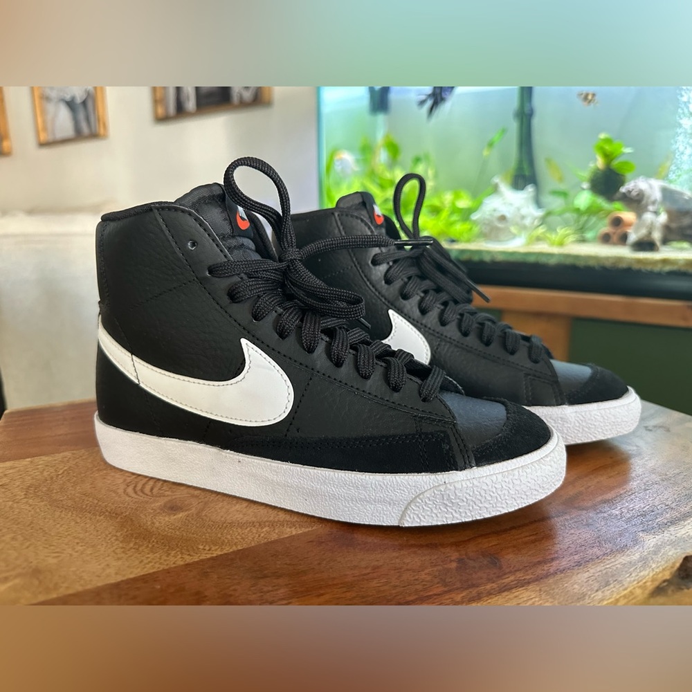 NWOB Nike Boys Mid 77 Black White Sneaker